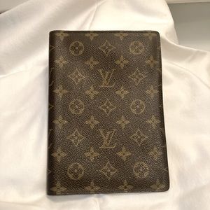 Louis Vuitton Notebook Desk Agenda Cover 1990 MM in fair overall condition